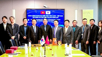 Đoàn công tác tỉnh Vĩnh Long làm việc với Công ty Samsung C&T Corporation