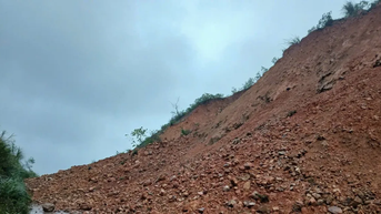 Hà Tĩnh: Nhiều tuyến đường sạt lở nghiêm trọng