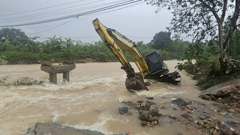 Quảng Trị: Mưa lớn gây lũ lụt, sạt lở nhiều nơi