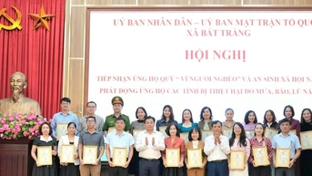 Xã Bát Tràng: Tiếp nhận 682 triệu đồng ủng hộ Quỹ “Vì người nghèo”