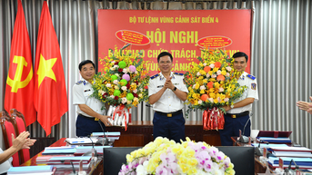 Bàn giao chức trách, nhiệm vụ Tư lệnh Vùng Cảnh sát biển 4
