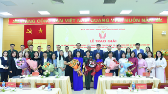 Trao giải cuộc thi viết “Dấu chân trên hành trình đổi mới”