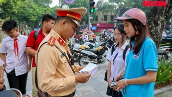 Giáo dục kỹ năng giao thông cho học sinh: Hành trình bền bỉ của CSGT Hà Nội