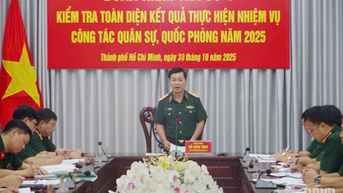 Trung tướng Đỗ Xuân Tụng kiểm tra tại Lữ đoàn Đặc công bộ 429