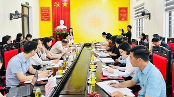 Đoàn giám sát HĐND tỉnh làm việc tại phường Nông Tiến