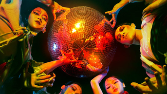 Hong Anh និង Hua Vi Van ត្រលប់មកវិញក្នុង "Blood Moon Party 8"