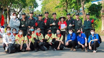 Ánh sáng từ những bước chân