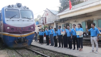 Công đoàn sẽ tặng 2.500 vé tàu, máy bay cho người lao động về quê ăn Tết