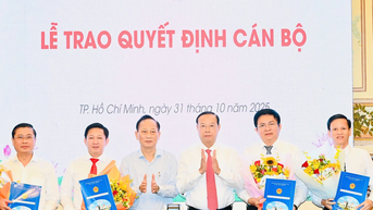 Chủ tịch UBND TPHCM điều động, bổ nhiệm nhiều cán bộ