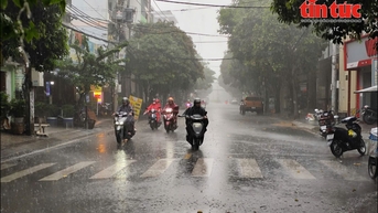 TP Hồ Chí Minh mưa lớn kéo dài, triều cường dâng cao gây nguy cơ ngập nặng