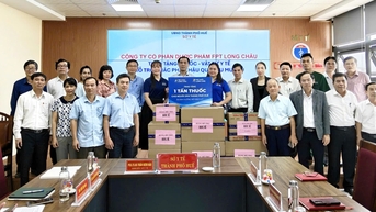 Long Châu trao 1 tấn thuốc và vật tư y tế hỗ trợ người dân vùng lũ tại Huế