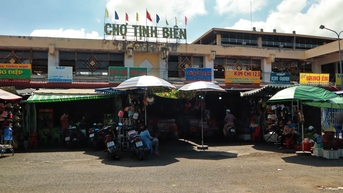 Chợ biên giới Tịnh Biên trầm lắng những tháng cuối năm