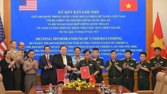 Bộ Quốc phòng ký kết biên bản ghi nhớ về tăng cường khắc phục hậu quả chiến tranh