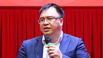 'Cán bộ xã không thiếu, nhưng thiếu người làm đúng việc'