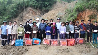 Phó Thủ tướng Hồ Quốc Dũng: Khẩn trương đưa lương thực, thực phẩm đến nơi bị cô lập