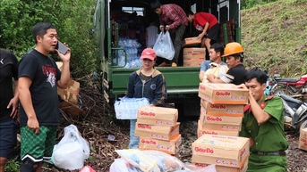 Tiếp tục vận động, ủng hộ đồng bào khắc phục thiệt hại do bão lũ