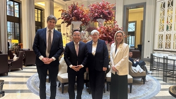 Thứ trưởng Nguyễn Hoàng Long trao 2 MOU hợp tác của Bộ Công Thương với các Bộ đối tác Vương quốc Anh tại Hội nghị Kinh tế Cấp cao Việt Nam - Vương quốc Anh và tiếp song phương các đối tác về năng lượng