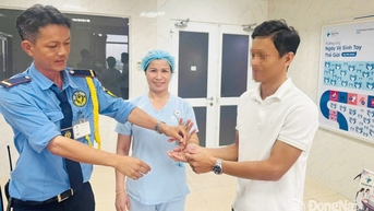 2 nhân viên bệnh viện trả lại tài sản cho bệnh nhân đánh rơi