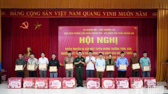 Lâm trường 155: Gặp mặt, tuyên dương trưởng thôn, trưởng bản