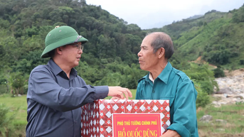 Phó Thủ tướng Hồ Quốc Dũng kiểm tra tình hình khắc phục sạt lở đất ở Quảng Ngãi