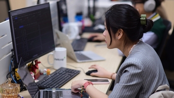 Cổ phiếu nhóm GEX, Vingroup đồng loạt 'đỏ', chứng khoán mất gần 30 điểm