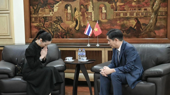 Madam Pang đến sứ quán Việt Nam xin lỗi sau sự cố sai Quốc kỳ Việt Nam