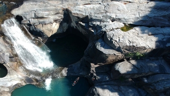 Vực Phun Phú Yên: Cẩm nang khám phá thác nước hoang sơ