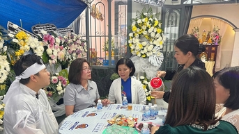 Thăm hỏi gia đình cô giáo bị tử vong do thiên tai