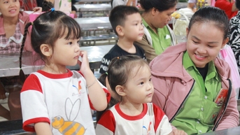 Hàng ngàn đoàn viên và con công nhân lao động tại Đồng Nai vui Tết Trung thu