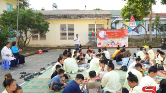 Công đoàn cơ sở Bệnh viện đa khoa khu vực Quỳnh Nhai tổ chức Tết Trung thu cho bệnh nhi