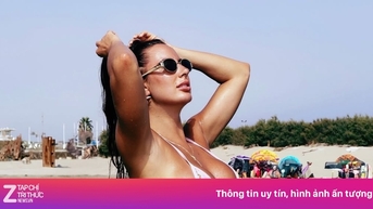 Nữ tay vợt Pháp gây chú ý khi nâng ngực
