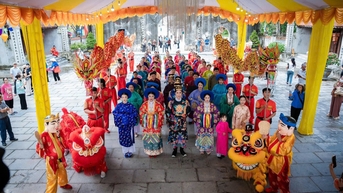 លើកទីមួយដែលបានជួបសំលៀកបំពាក់ប្រពៃណីវៀតណាមក្នុងពិធីបុណ្យ Con Son - Kiep Bac