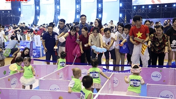 1.200 'vận động viên nhí' hào hứng vượt mê cung mini