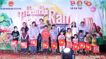 Xã Ea Phê tổ chức Đêm hội trăng rằm cho các em thiếu nhi có hoàn cảnh khó khăn