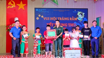 Vui hội trăng rằm ở Làng Trẻ em SOS Nha Trang