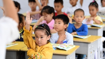 Xưa bán lợn cho con đi học, nay đổi nhà vì trường tốt, giáo dục đã khác thế nào?