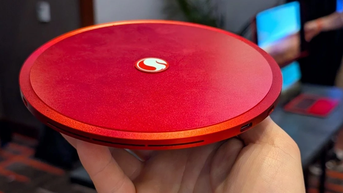 Độc đáo chiếc mini PC mỏng tang với hình thù hệt một chiếc đĩa bay
