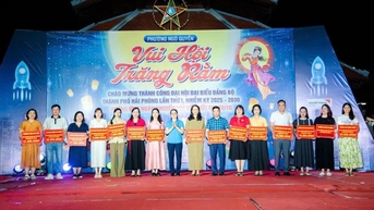 វួដ Ngo Quyen បានទទួលថវិកាចំនួន ៣០៣ លានដុង ដើម្បីផ្គត់ផ្គង់ប្រជាជនដែលរងផលប៉ះពាល់ដោយព្យុះលេខ ១០។