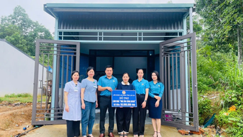 Công đoàn phường Lào Cai: Trao kinh phí hỗ trợ 2 nhà “Mái ấm Công đoàn”