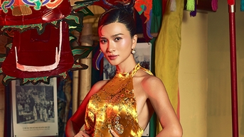 NSƯT Kim Tuyến quyến rũ với áo yếm