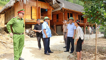 Lãnh đạo Sở Dân tộc và Tôn giáo tỉnh kiểm tra công tác ứng phó cơn bão số 11 tại xã Lục Yên