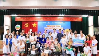 Khám sức khỏe và tặng quà Trung thu tại các đơn vị bảo trợ xã hội