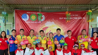 Cho em thêm một mùa trăng ấm