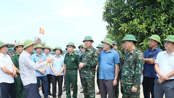 Công tác phòng, chống bão số 11 tại Hưng Yên: Tuyên truyền, vận động Nhân dân khẩn trương thu hoạch lúa, hoa màu với phương châm “xanh nhà hơn già đồng”