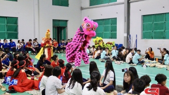 Gần 200 vận động viên và thiếu nhi vui “Đêm hội Trăng Rằm”