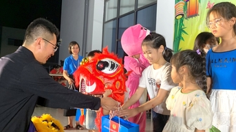 Đưa Trung thu đến với con công nhân trong khu công nghiệp ở Hải Phòng