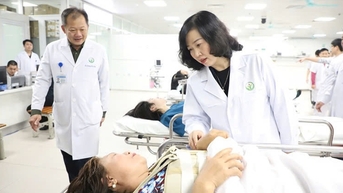 보건부는 지방자치단체에서 중앙정부로 진료 및 진료 라인을 개방하고 병원 이송 서류를 없애자는 제안에 응답했습니다.