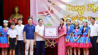 ចូលរួមទាំងអស់គ្នាដើម្បីជួយកុមារគ្រប់រូបឱ្យរីករាយជាមួយពិធីបុណ្យពាក់កណ្តាលរដូវស្លឹកឈើជ្រុះ