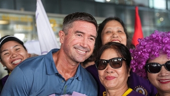 Huyền thoại Harry Kewell đến Việt Nam, bắt đầu cuộc phiêu lưu cùng Hà Nội: HLV tạm quyền Adachi đi đâu?