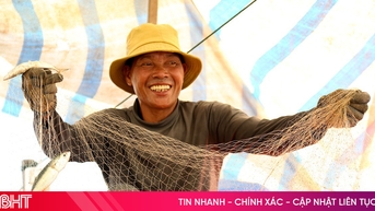 Trúng đậm cá bạc má, ngư dân thu tiền triệu mỗi chuyến ra khơi